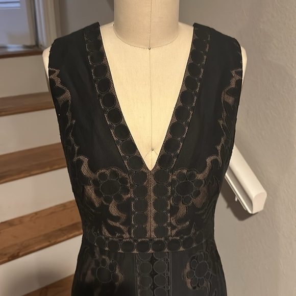 BCBMAXAZRIA V Neck Lace A Line Gown Black - Picture 7 of 12